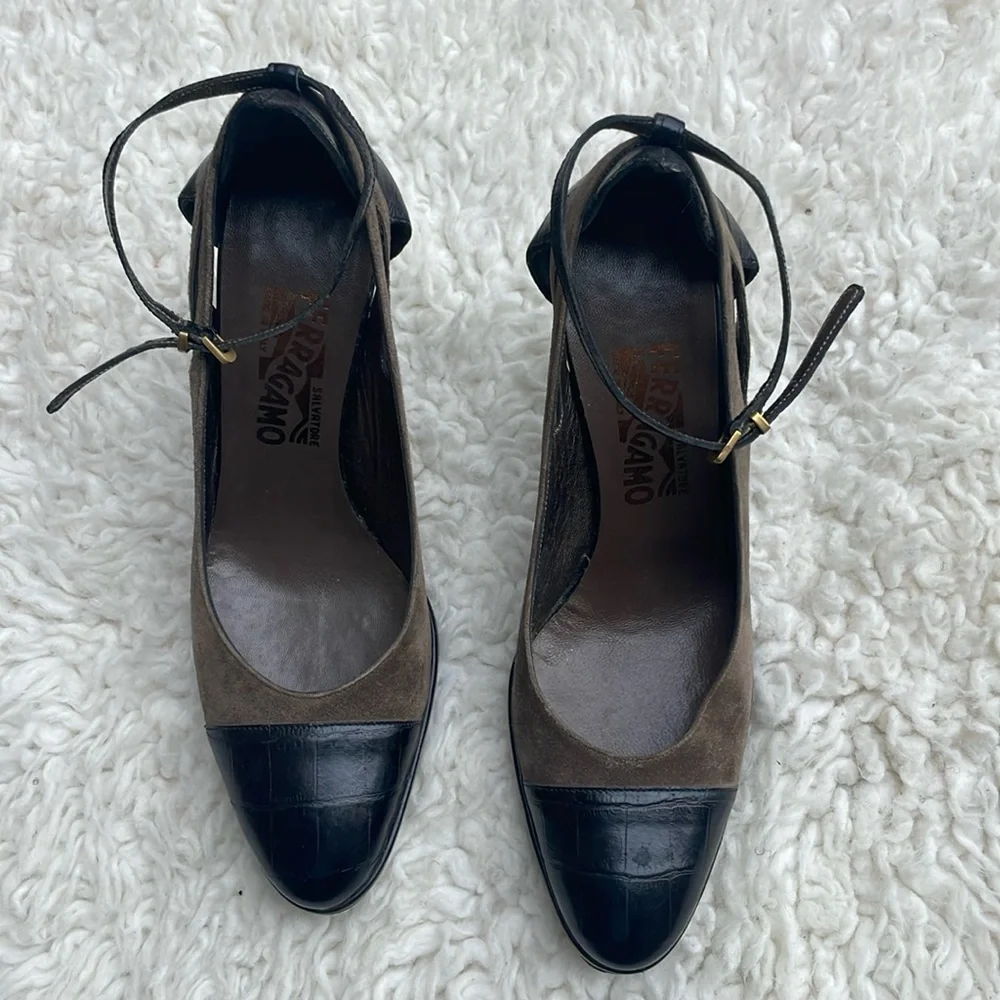 Salvatore Ferragamo Taupe/Black Suede & Embossed Leather Women's Pumps 6.5 - Picture 2 of 16